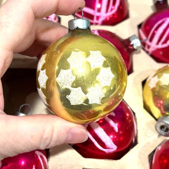 Vintage blown glass Christmas tree ornaments pink gold white flocking lot of 10 - Picture 8 of 11
